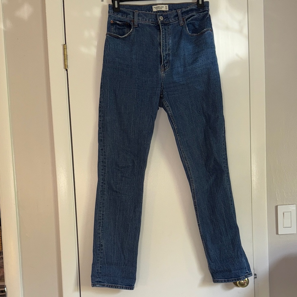 A&F Curve Love 90’s Slim Straight Ultra High Rise